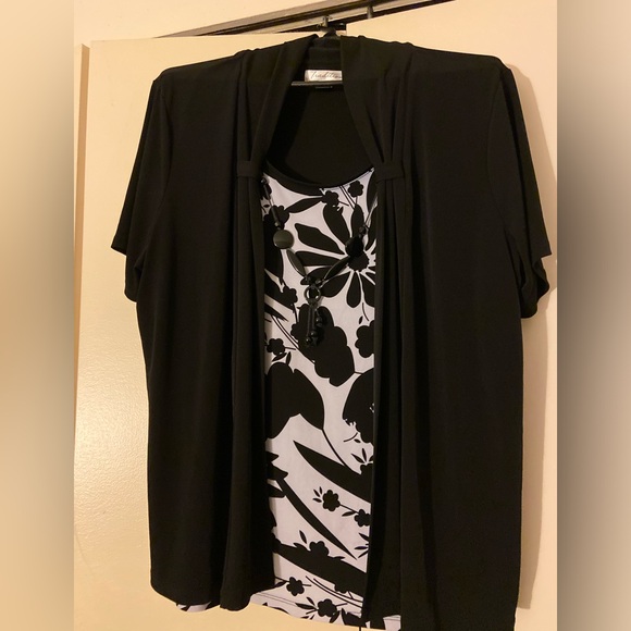 🆓w/purchase Women's XL top ...attached outer layer & attached neclace - Picture 1 of 13